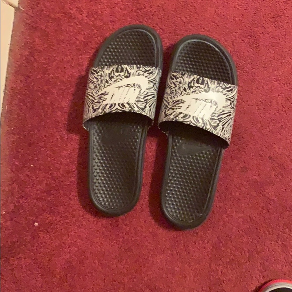 Men Nike shower slides